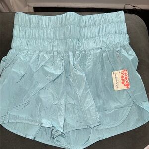 NWT Free People WAY HOME short
Vibrant color
New with tags
Built in underwear